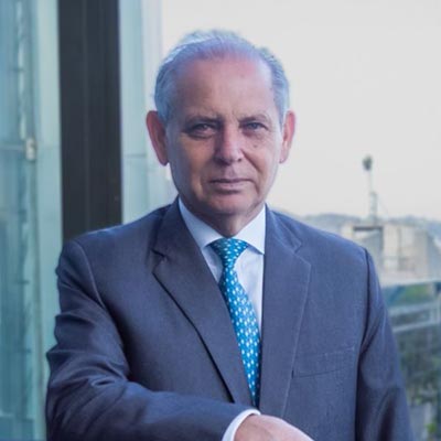 Foto retrato de Augusto Eguiguren
