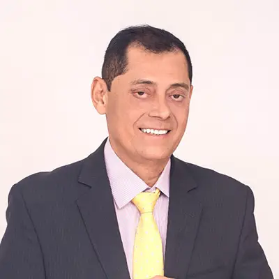 Foto retrato de Oscar Echegaray