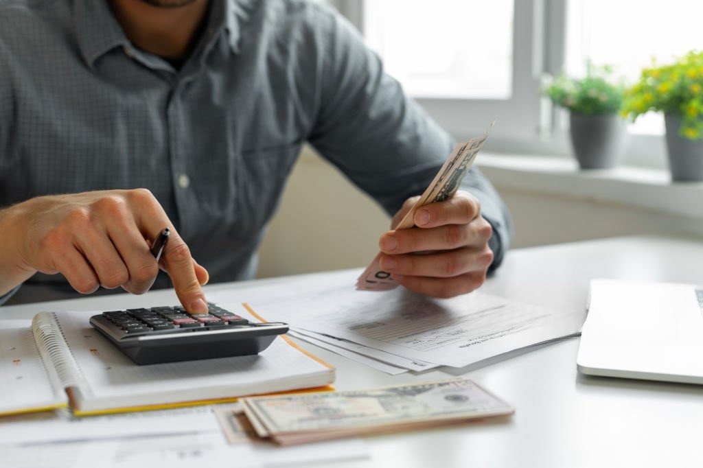 Inflación anual se ubica en 3,9%: 8 de cada 10 trabajadores ven en los beneficios corporativos un alivio al costo de vida